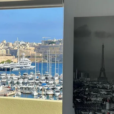 Renata's Three Bedrooms Penthouse With Sea View Gżira