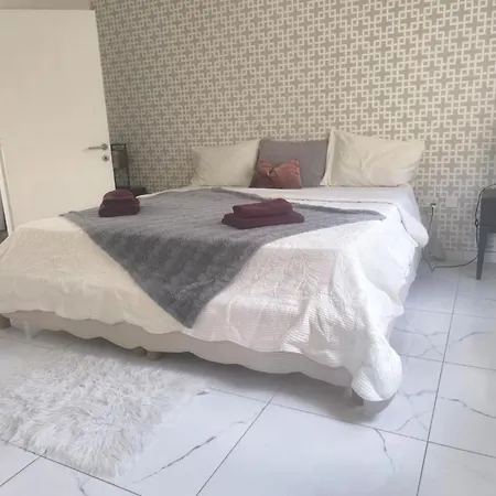 Renata's Three Bedrooms Penthouse With Sea View Gzira