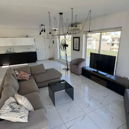 Renata's Three Bedrooms Penthouse With Sea View דירה