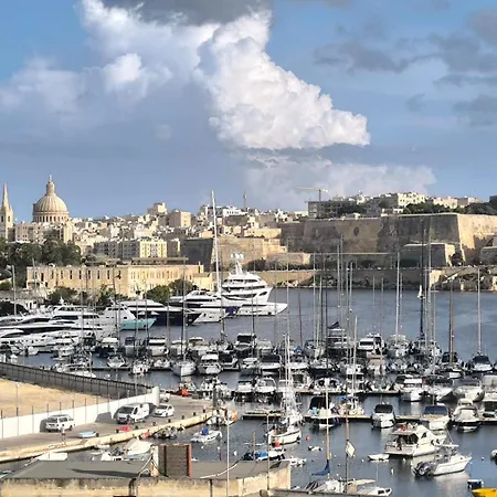 Renata's Three Bedrooms Penthouse With Sea View * Gzira