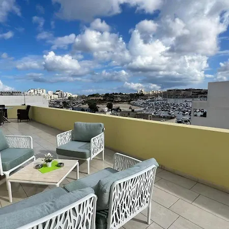 Renata's Three Bedrooms Penthouse With Sea View *