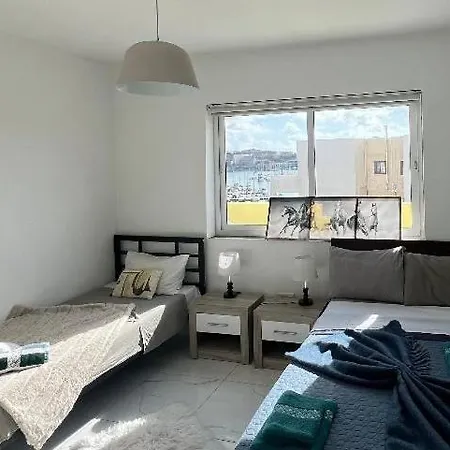 Renata's Three Bedrooms Penthouse With Sea View