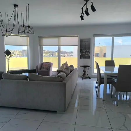 Renata's Three Bedrooms Penthouse With Sea View Lägenhet *