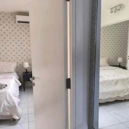 Renata's Three Bedrooms Penthouse With Sea View Lägenhet *