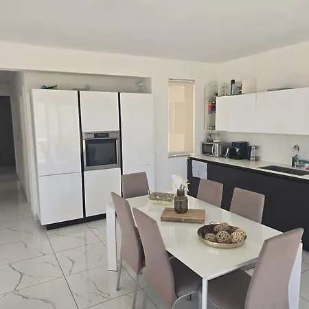 Renata's Three Bedrooms Penthouse With Sea View Gżira