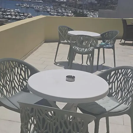 Renata's Three Bedrooms Penthouse With Sea View Gżira