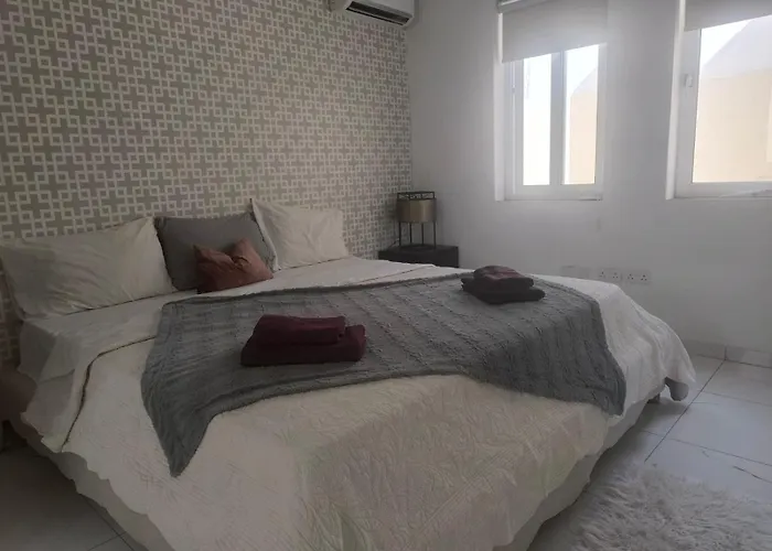 Renata's Three Bedrooms Penthouse With Sea View Gżira
