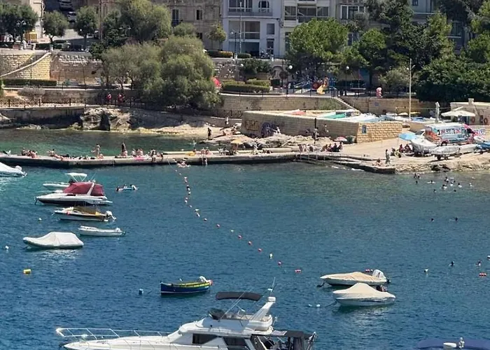 Renata's Three Bedrooms Penthouse With Sea View Gżira