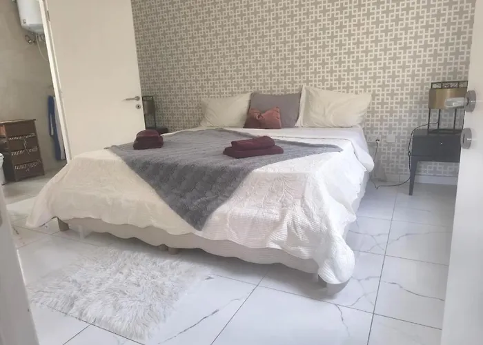 Renata's Three Bedrooms Penthouse With Sea View Gżira