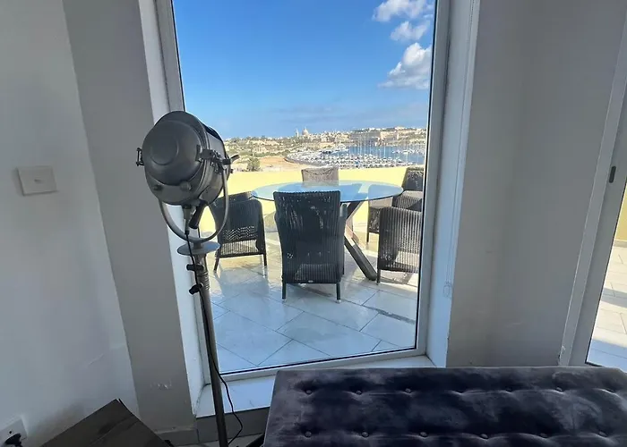 Renata's Three Bedrooms Penthouse With Sea View