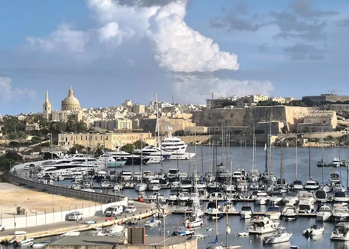 Renata's Three Bedrooms Penthouse With Sea View * Gżira