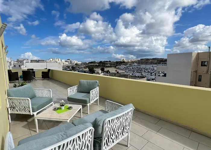 Renata's Three Bedrooms Penthouse With Sea View *